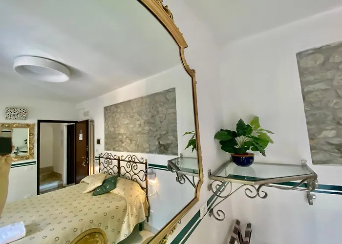 Giovanni Rooms Manarola