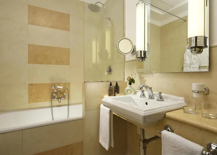 Genoa Hotels