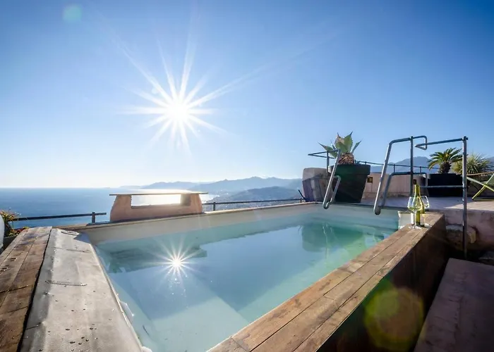 ALTIDO Exclusive Villa with Rooftop Jacuzzi&View in Verezzi Borgio Verezzi con Piscina