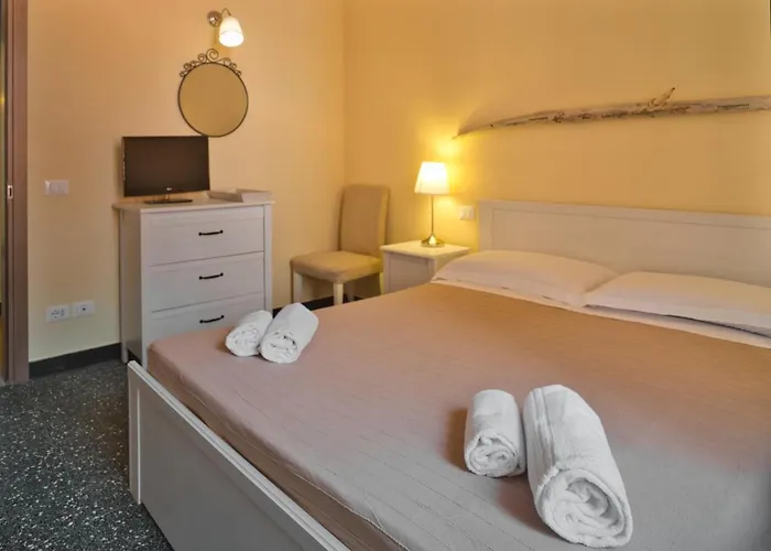 Hotel 2 Passi Dal Mare Finale Ligure